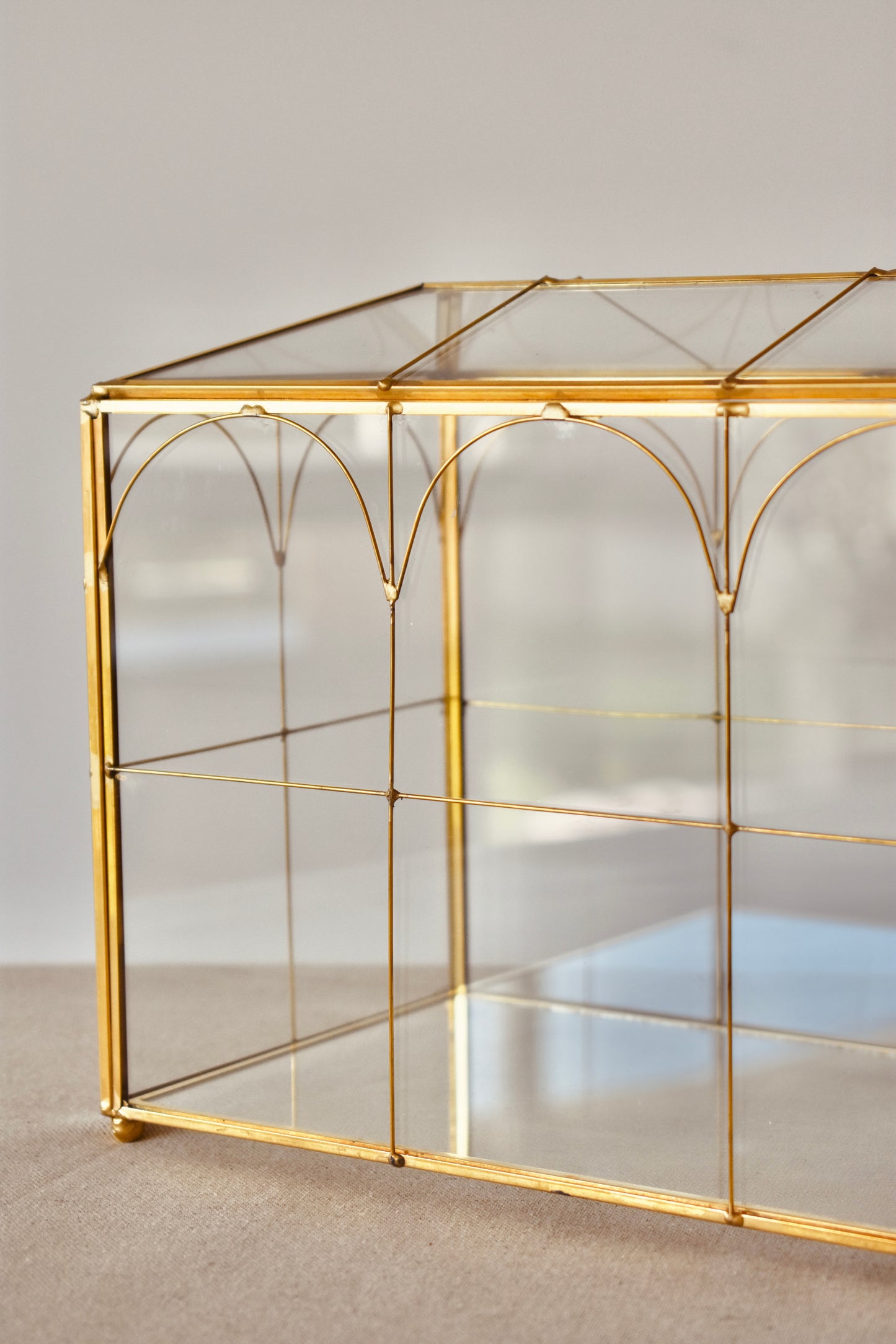 LOCATION Urne cagnotte verrière en verre et laiton