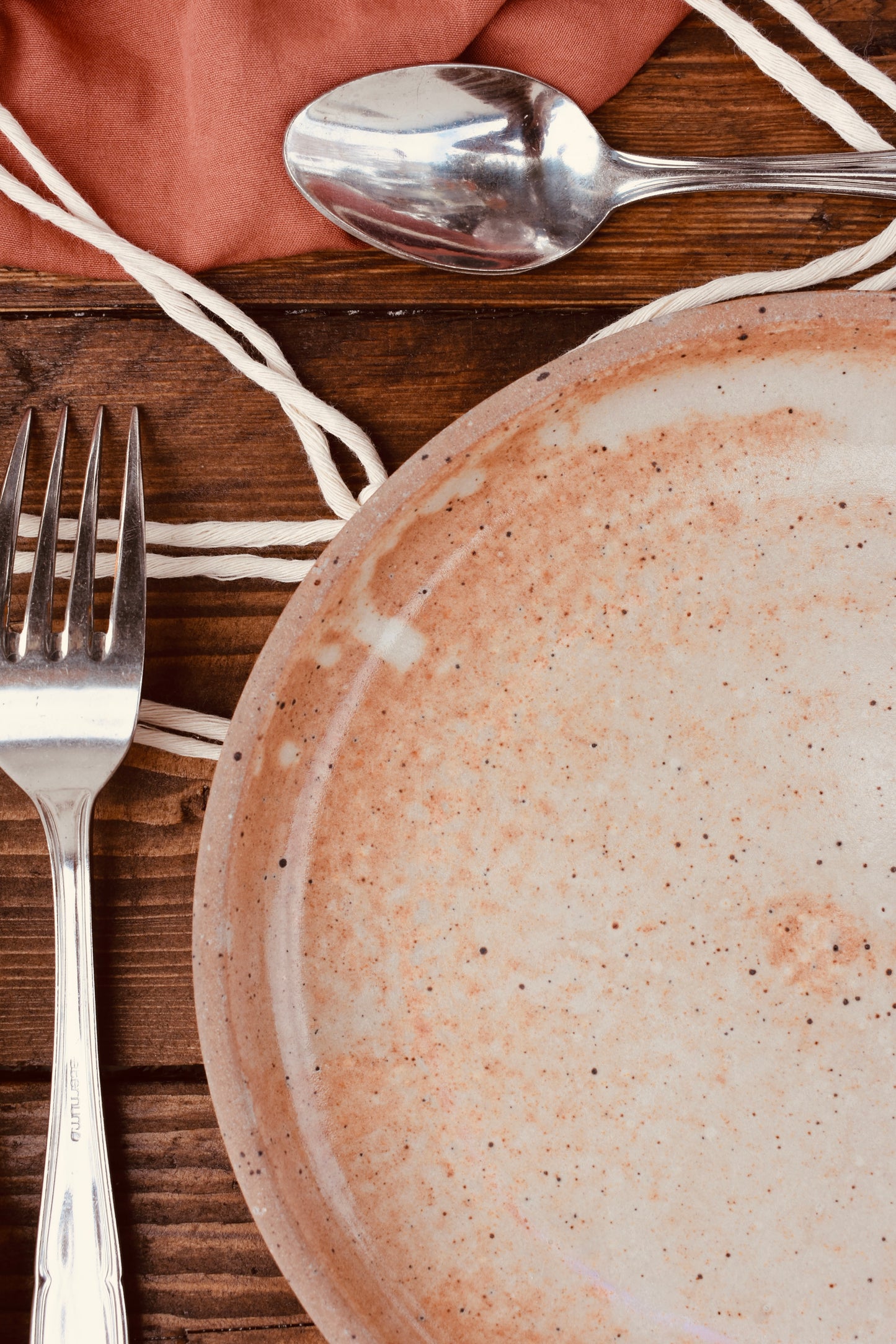 LOCATION Petite assiette en terre cuite
