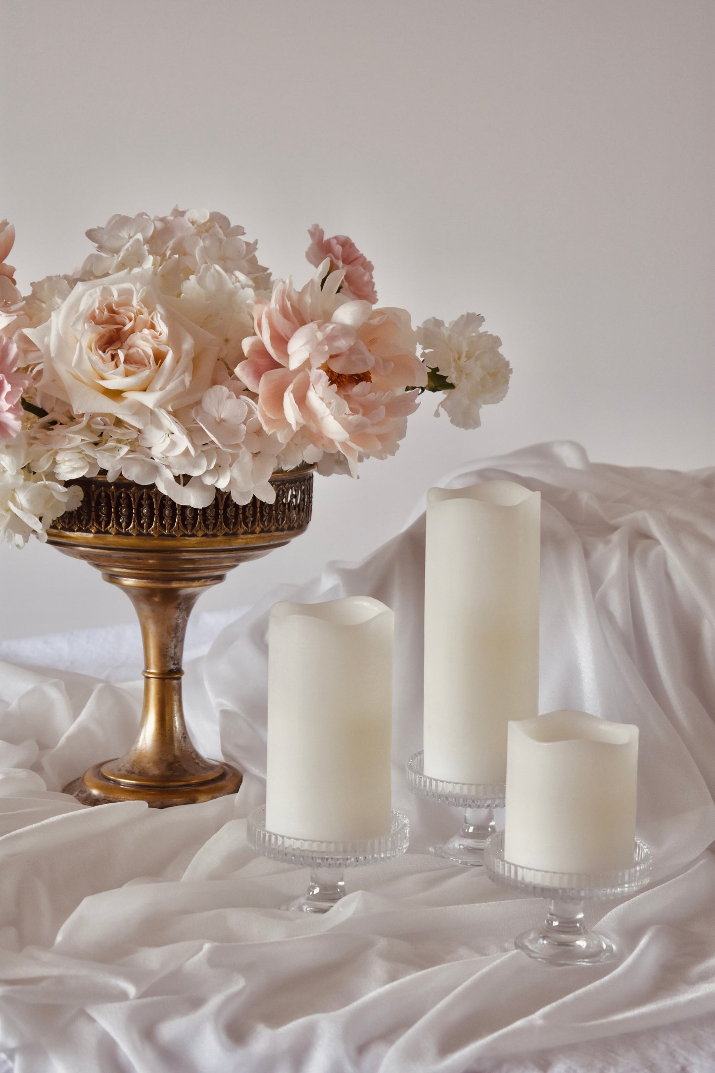 LOCATION Bougeoir sur pied en verre strié