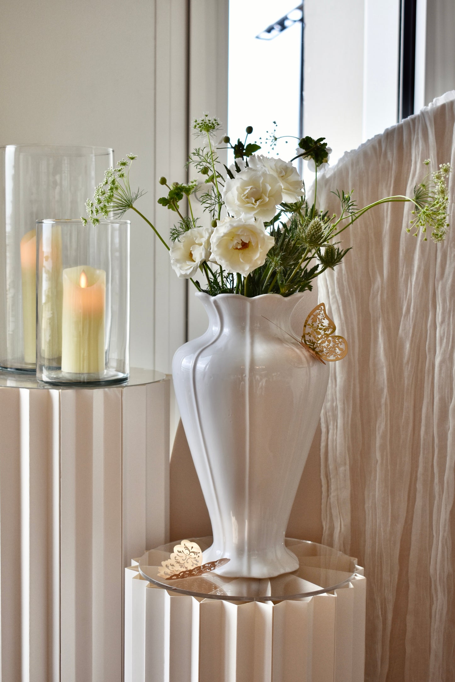 LOCATION Grand vase en céramique blanc crème