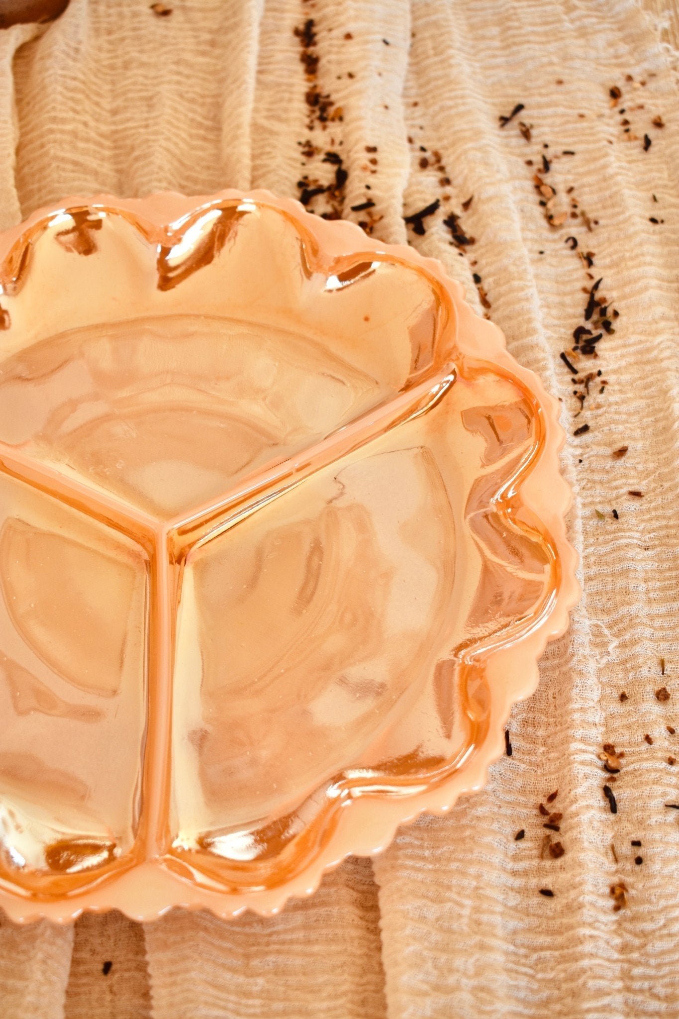 Plat apéritif 3 compartiments rose saumon nacré « ARIEL » - La Recyclerie LS