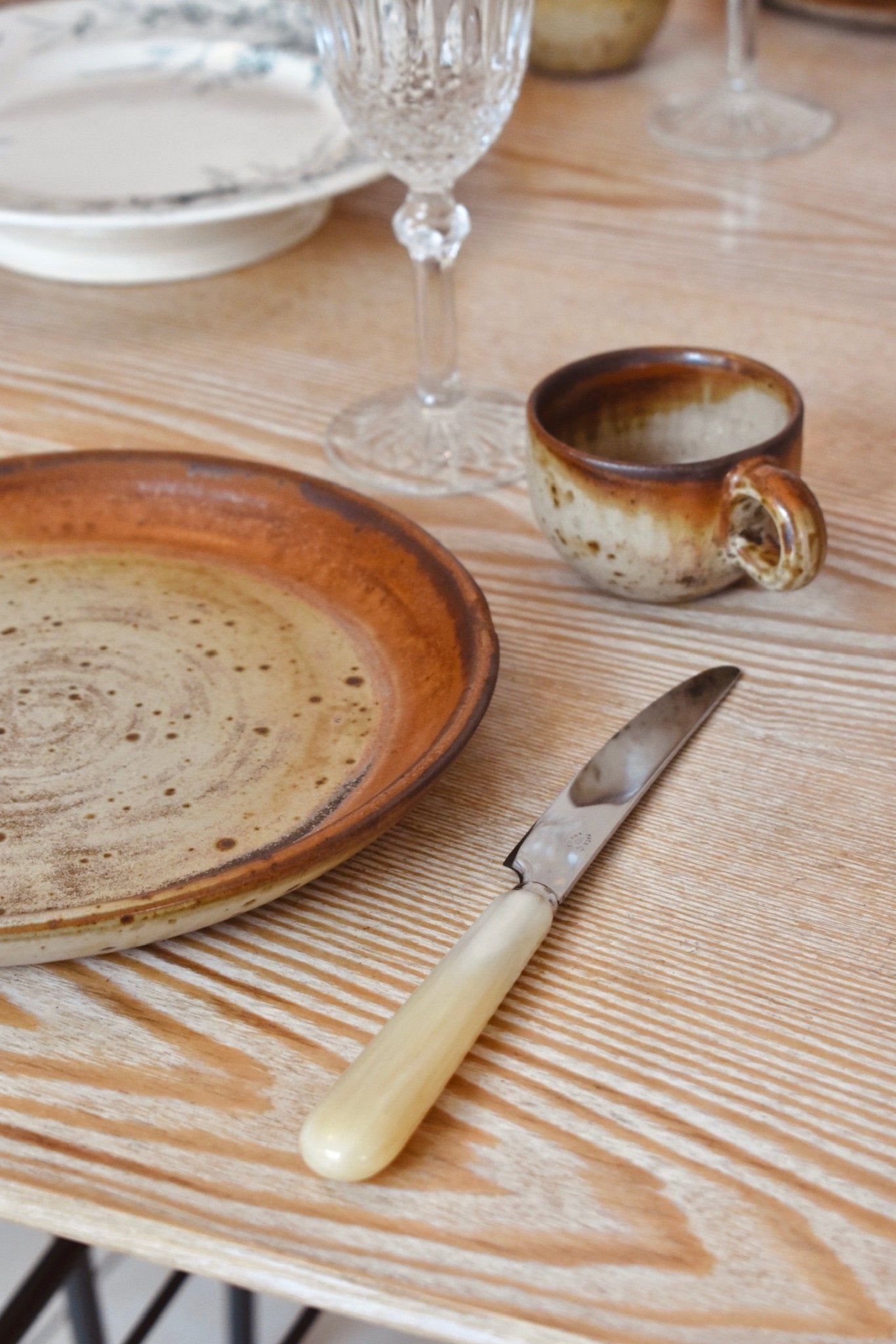 Service de 10 assiettes en grès beige et marron mouchetées « SIMONE » - La Recyclerie LS