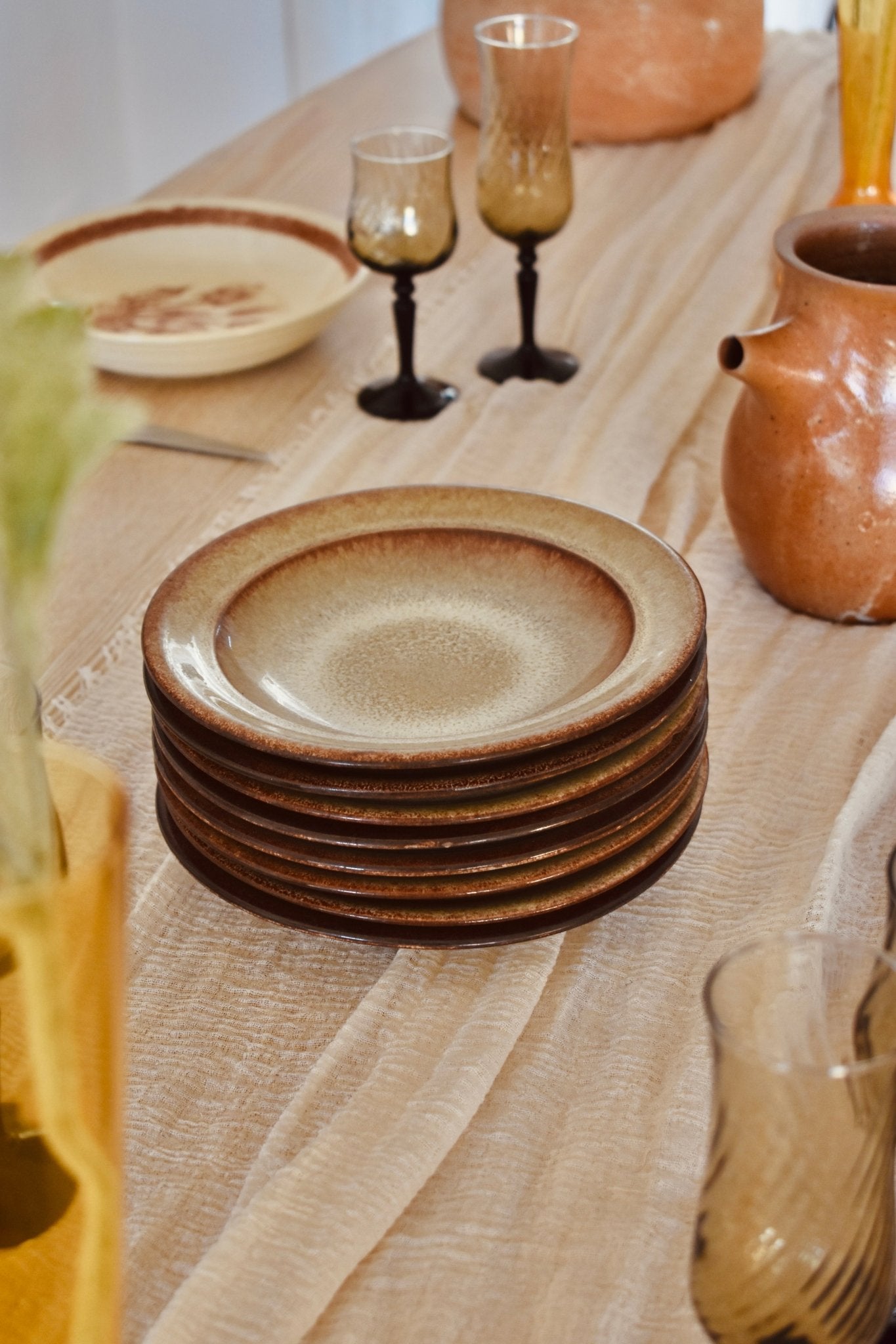 Service de 8 petites assiettes beige et marron mélangés « BASILE » - La Recyclerie LS