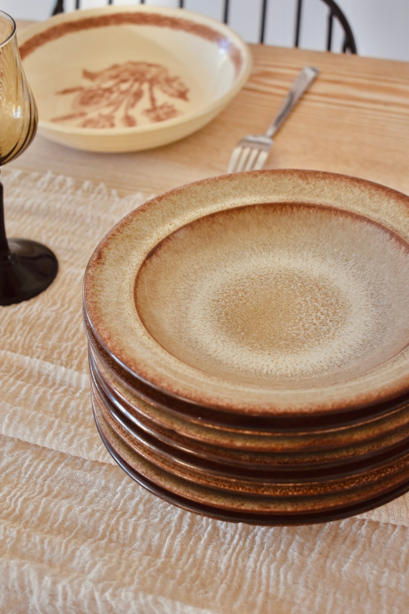 Service de 8 petites assiettes beige et marron mélangés « BASILE » - La Recyclerie LS