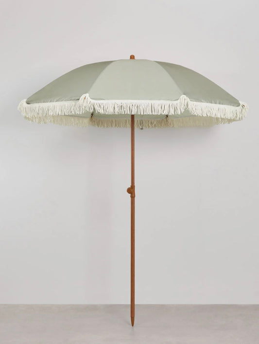 LOCATION Parasol vert sauge à franges
