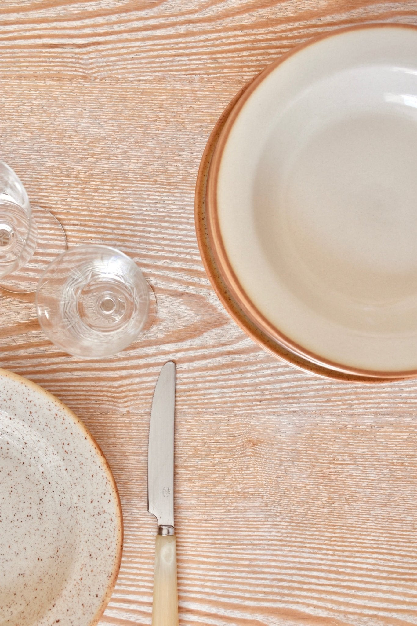 Assiette creuse beige liseré marron « DUNES » - La Recyclerie LS