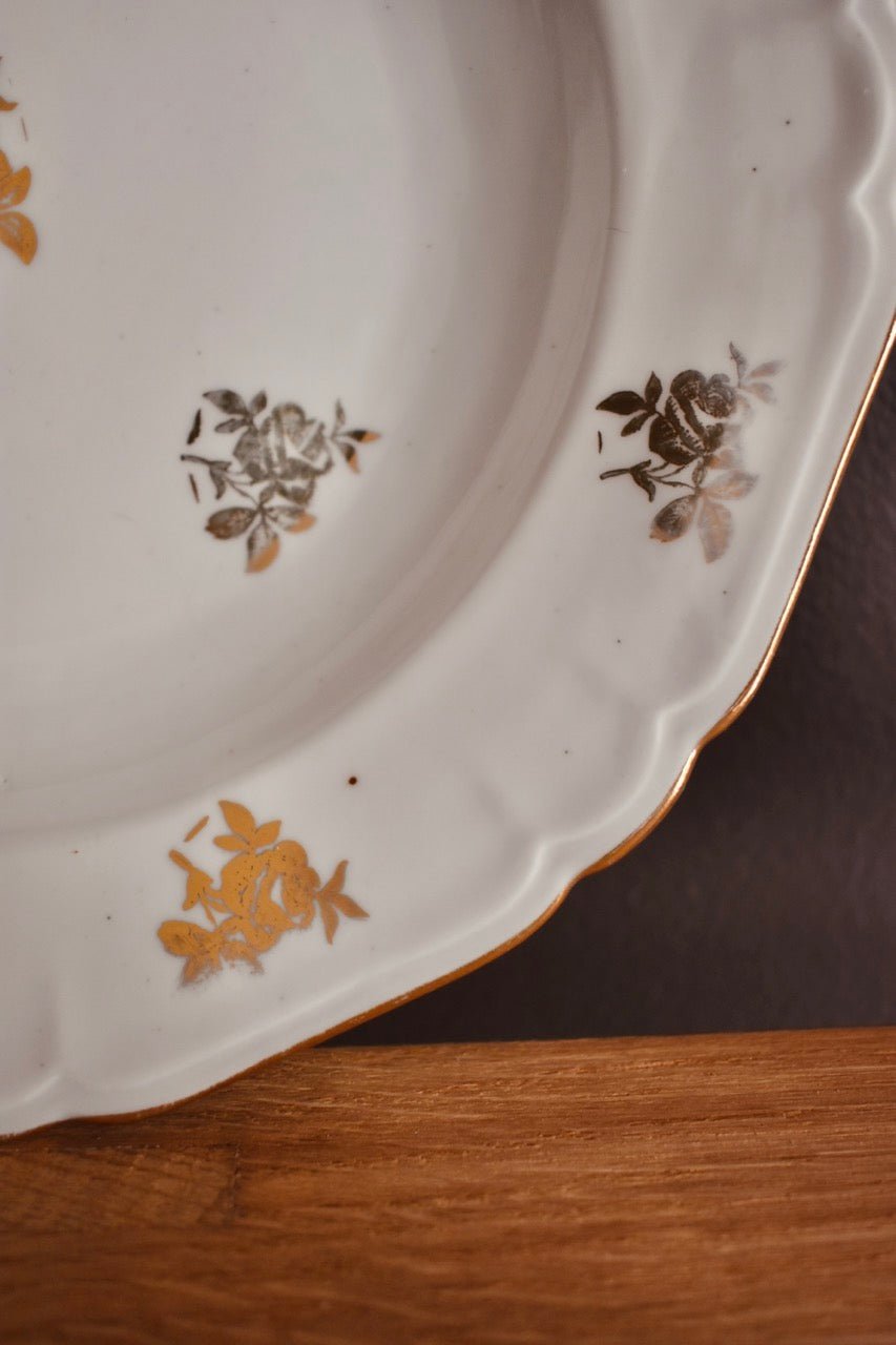 Assiette creuse en porcelaine blanche à fleurs dorées « LIMOGES » - La Recyclerie LS