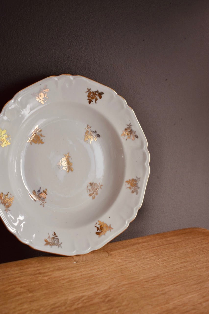 Assiette creuse en porcelaine blanche à fleurs dorées « LIMOGES » - La Recyclerie LS