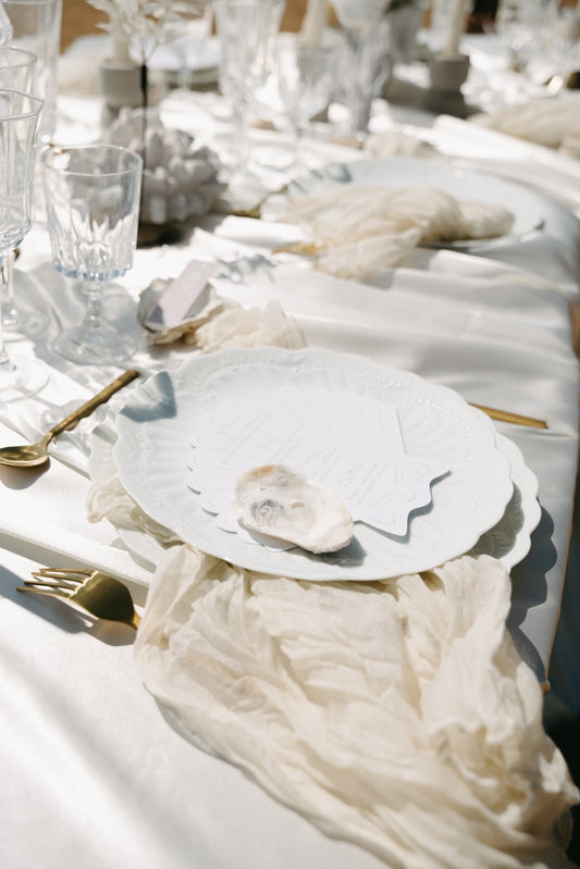 Assiette plate blanche dentelée - Studio Nuptia