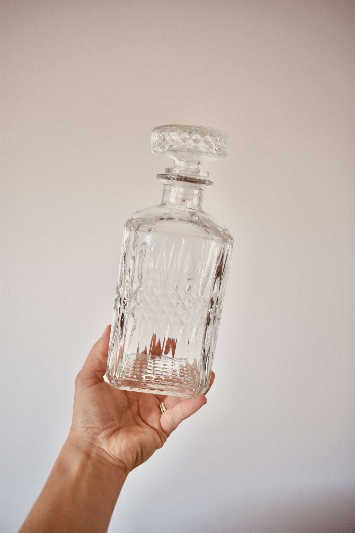 Carafe d'eau en verre vintage - Studio Nuptia
