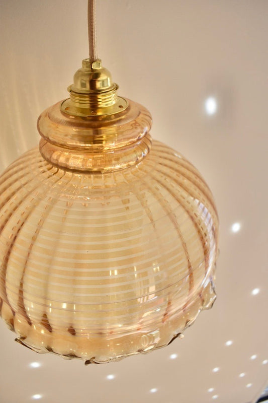 Grand luminaire suspension en verre ondulé et rayé doré « MEDUSA » - La Recyclerie LS