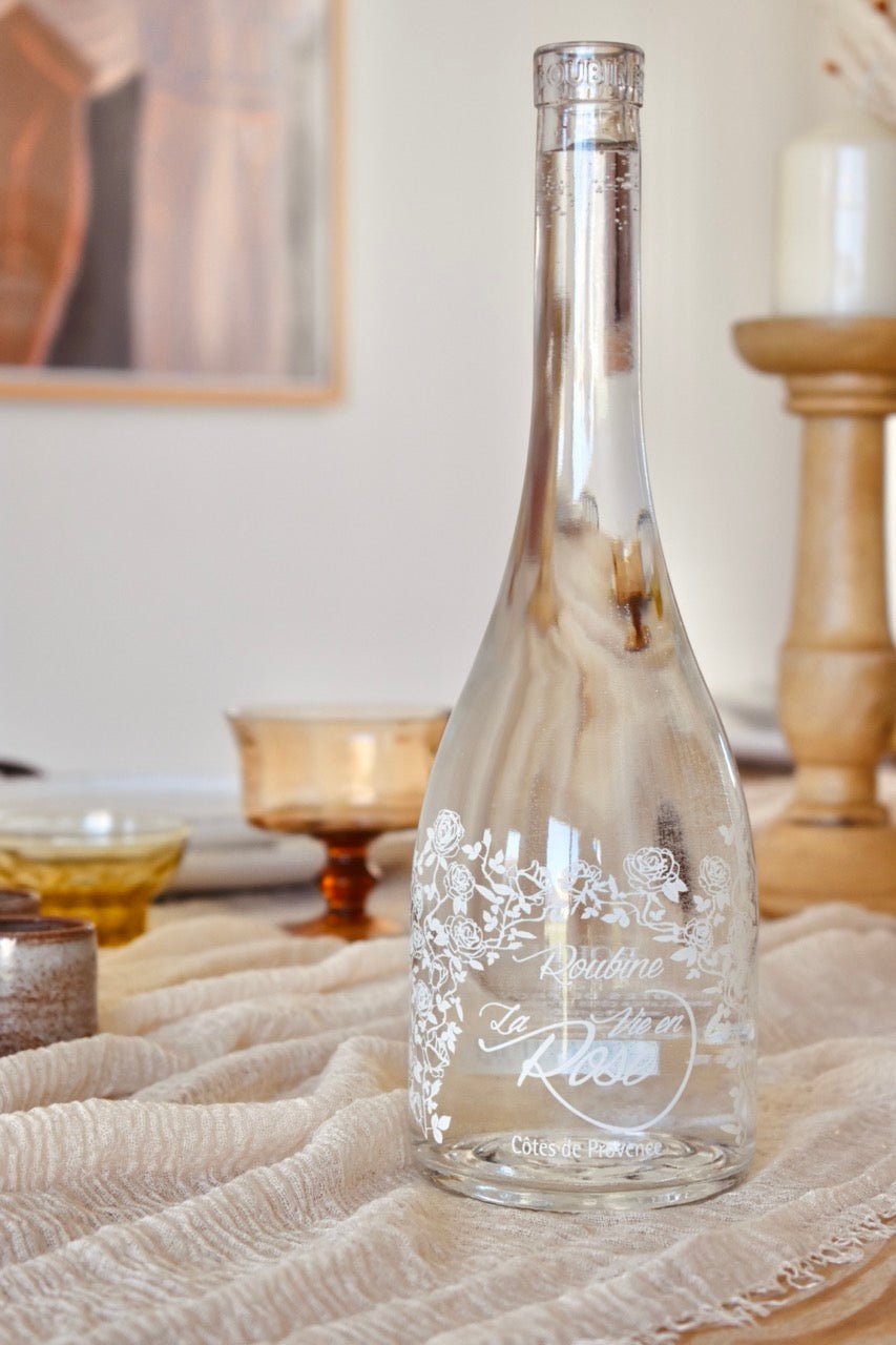 LOCATION Carafe d'eau bouteille en verre fleurie - La Recyclerie LS