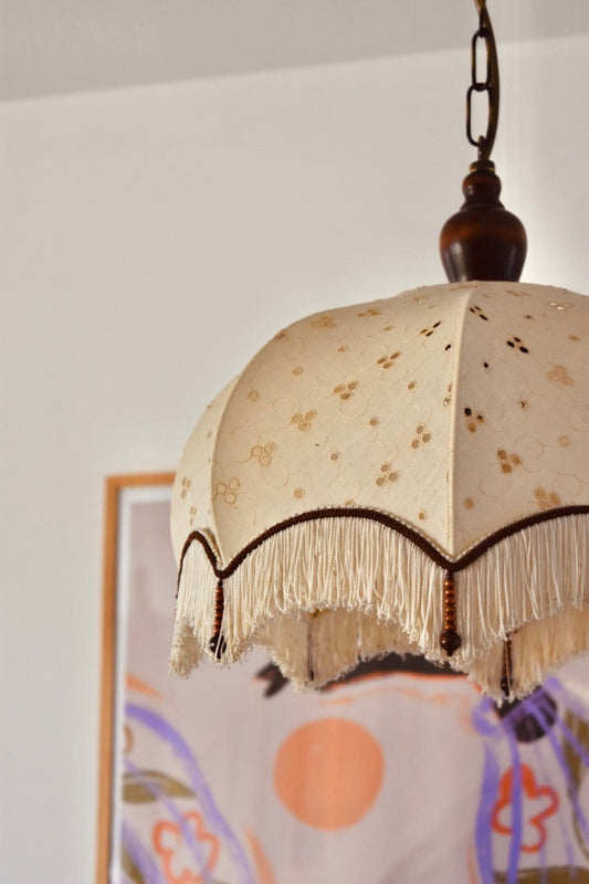 Luminaire en coton beige à broderies anglaise avec franges et petites perles en bois « GRACE » - La Recyclerie LS