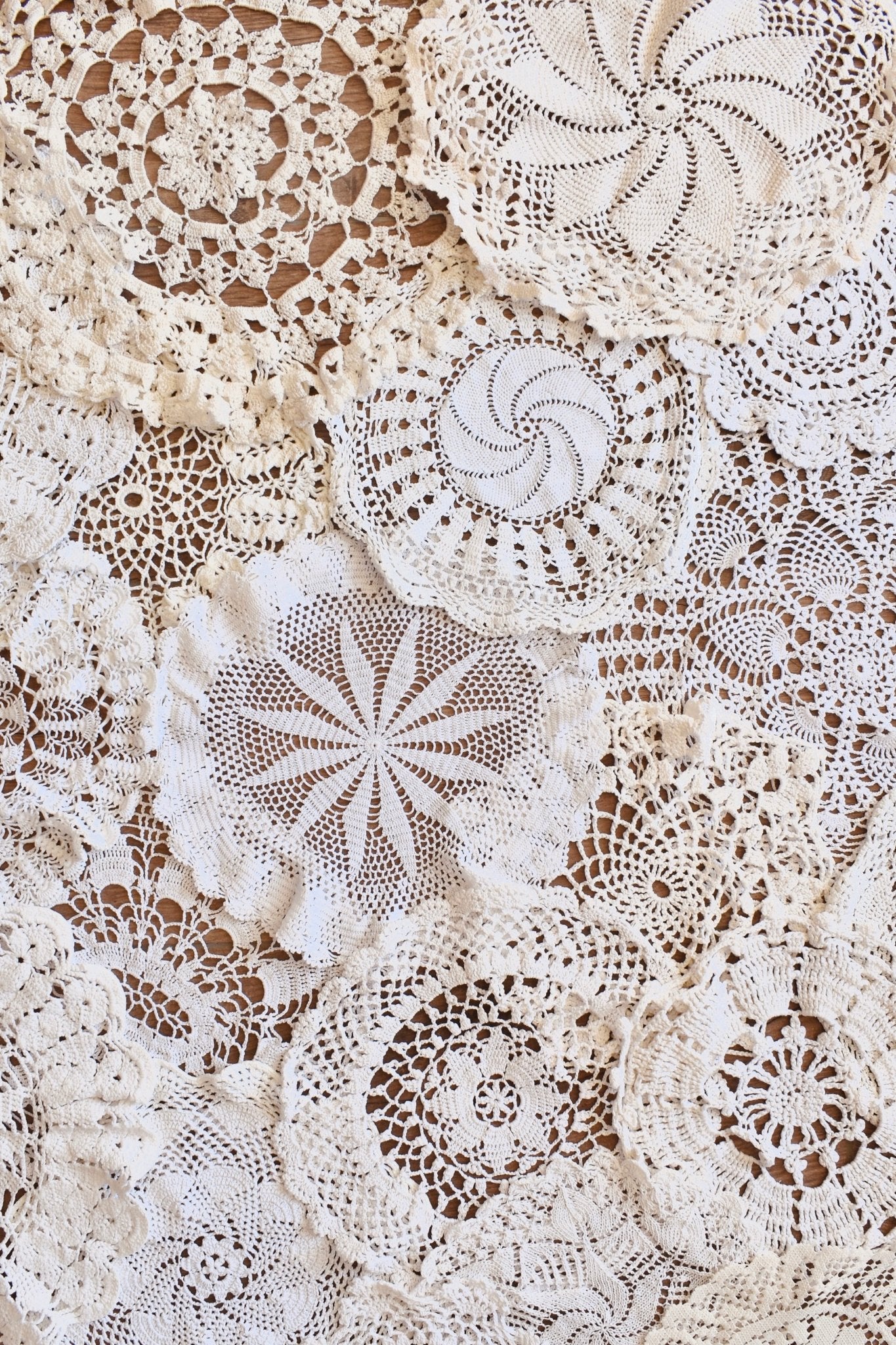 Napperons en crochet tailles diverses - Studio Nuptia