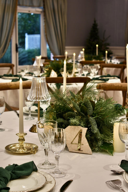 Numéro de table en travertin - Studio Nuptia