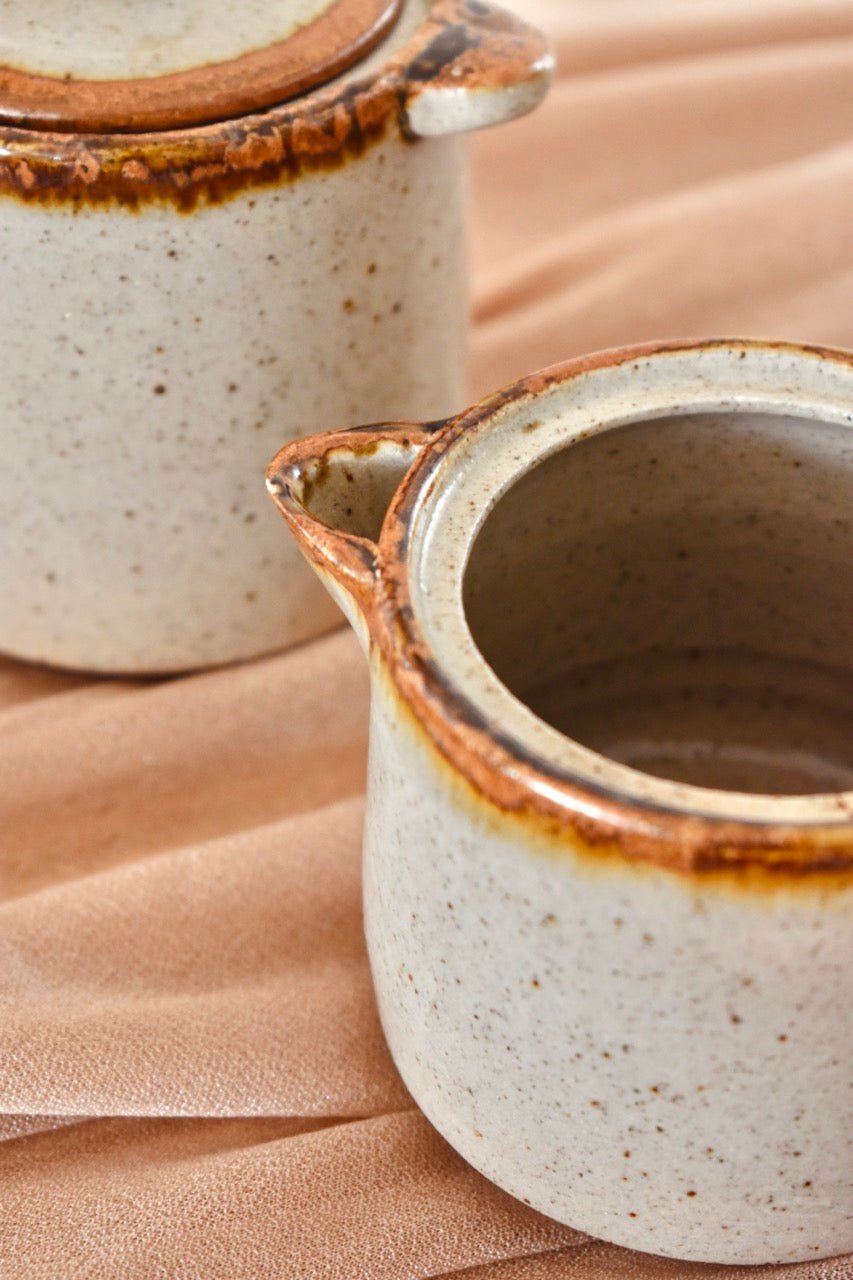 Petit pot à lait grès moucheté gris et marron « TEMPETE » - La Recyclerie LS