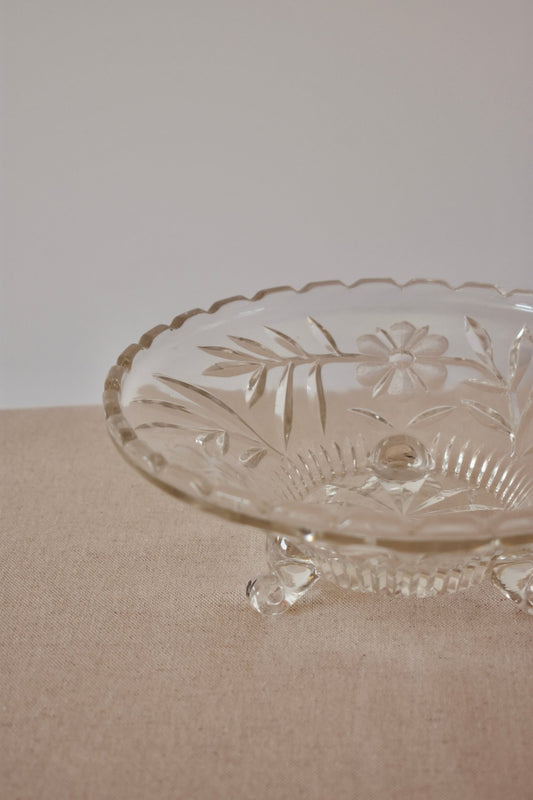 Plat de présentation sur pied vintage en verre - Studio Nuptia