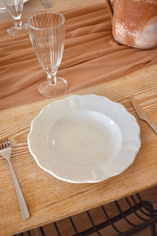 Service de 4 assiettes creuses blanches dentelées « BLOIS » - La Recyclerie LS