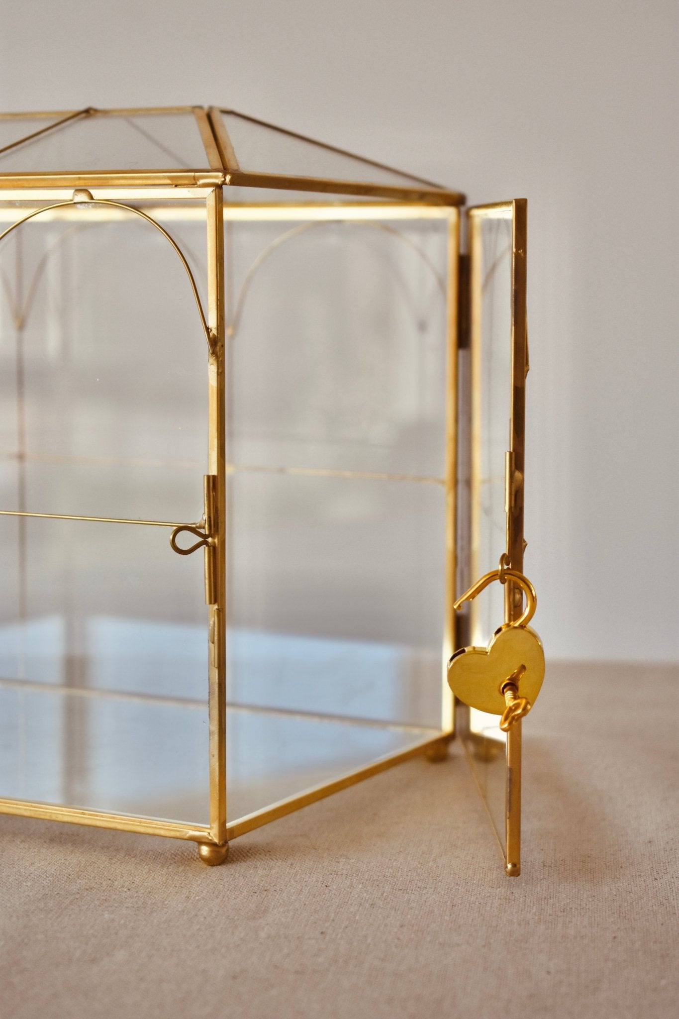 Urne cagnotte verrière en verre et laiton - Studio Nuptia