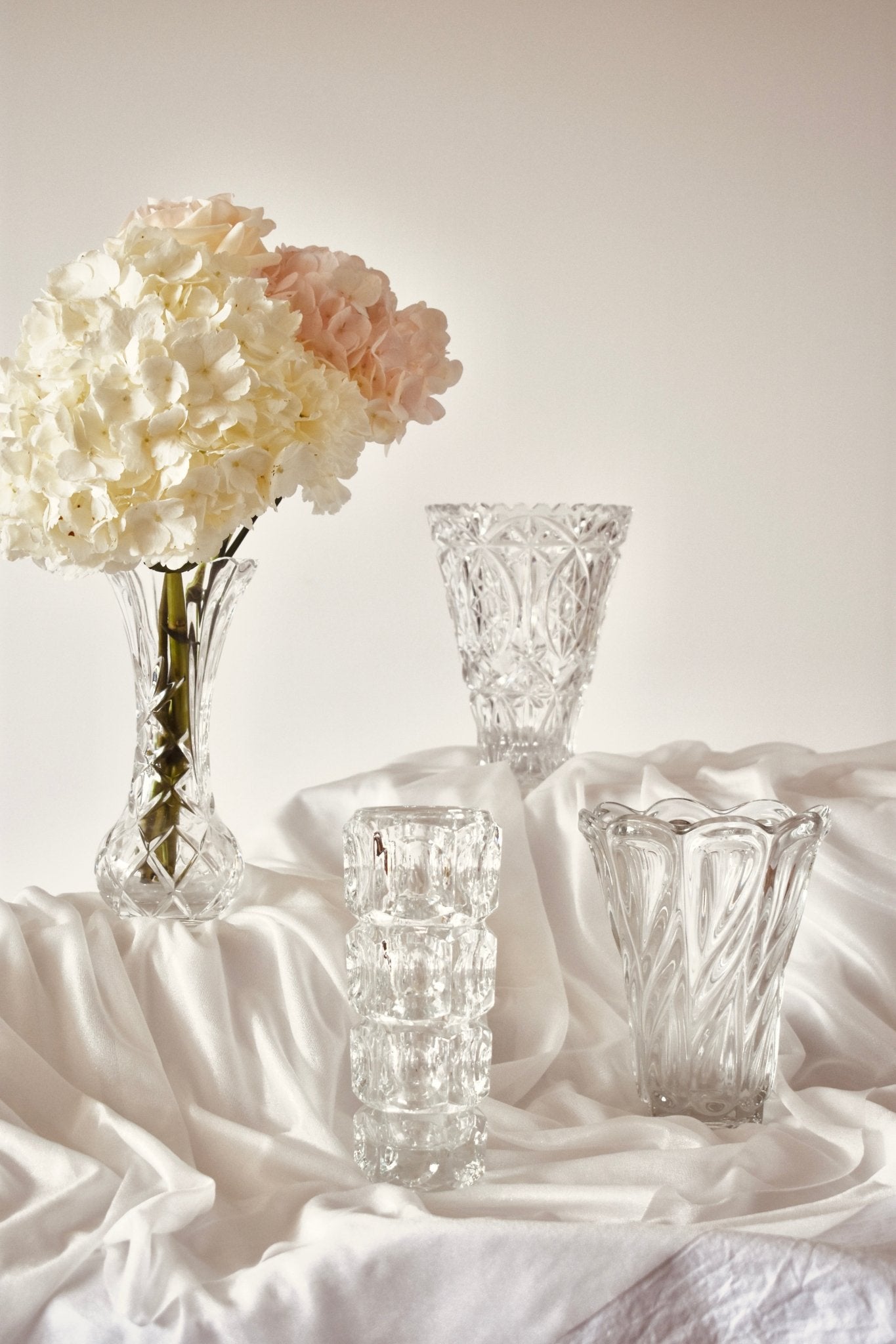 Vase en verre ou cristal vintage dépareillés - Studio Nuptia
