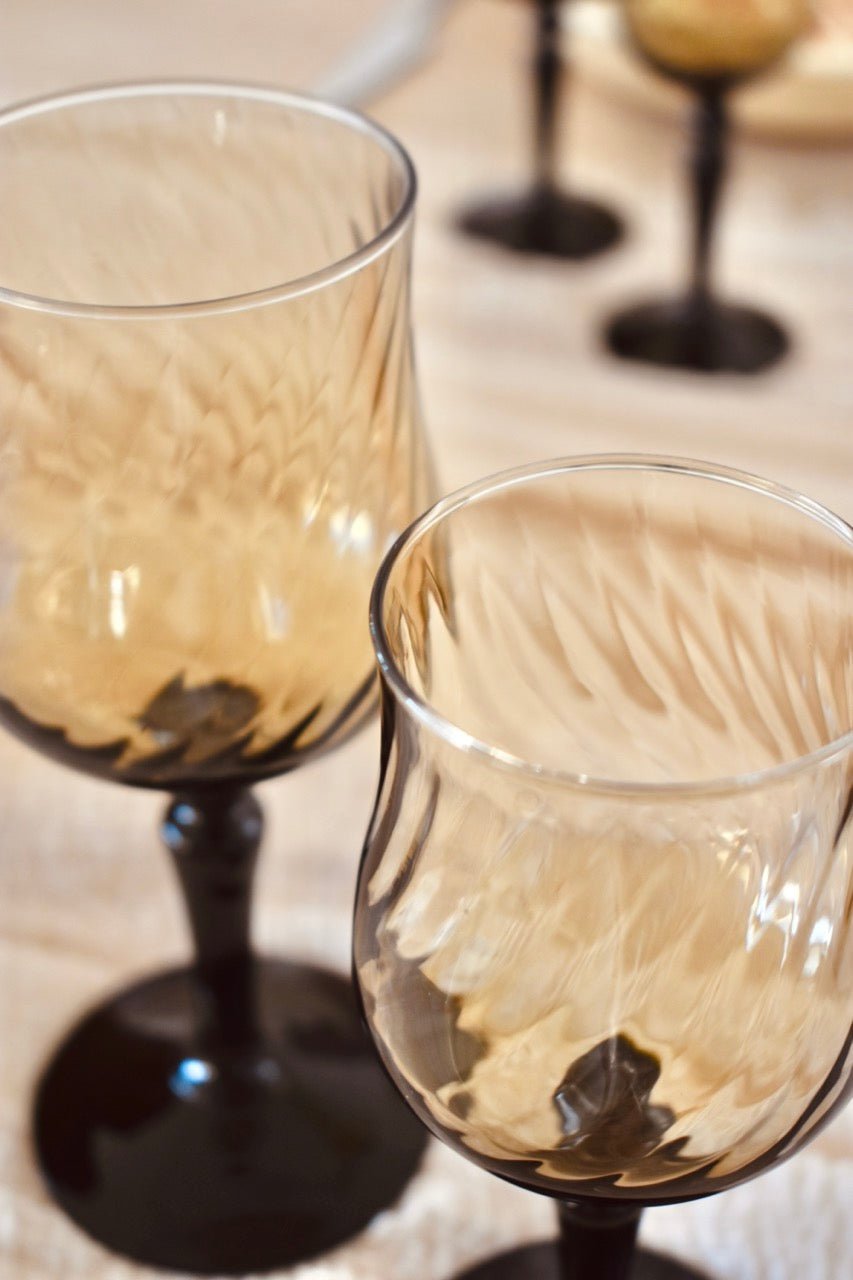 Verre à pied à digestif torsadé noir « NOIRAUDE » - La Recyclerie LS
