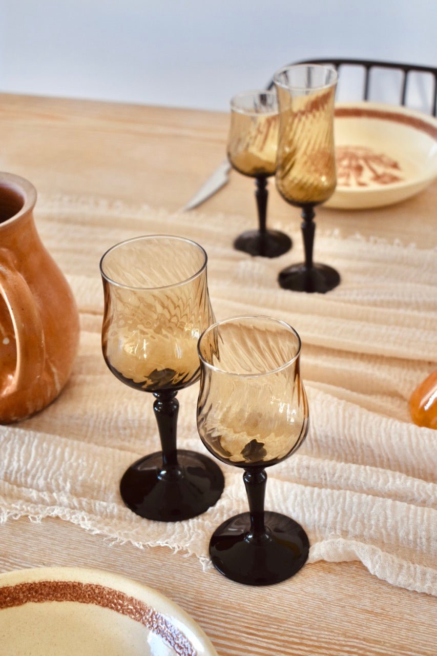 Verre à pied à digestif torsadé noir « NOIRAUDE » - La Recyclerie LS
