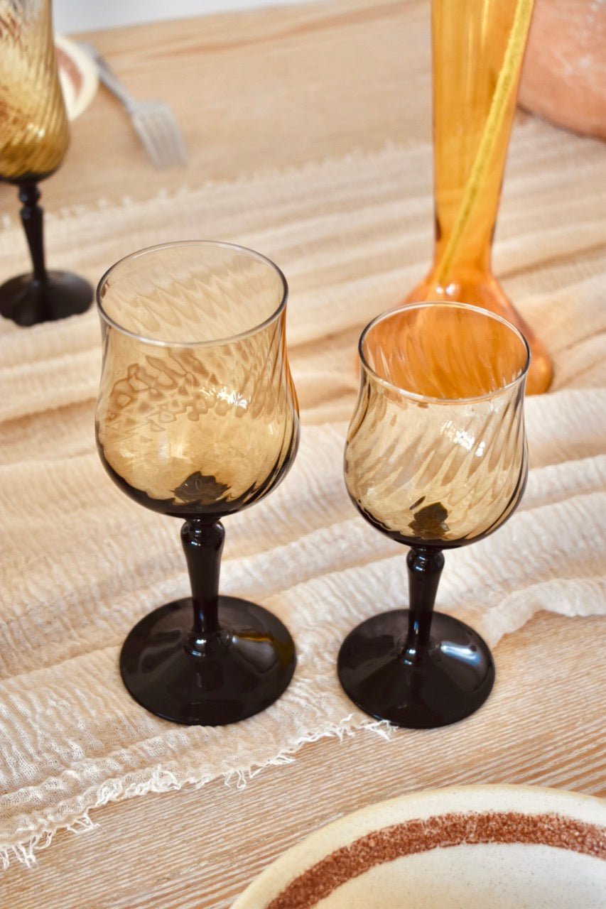 Verre à pied à digestif torsadé noir « NOIRAUDE » - La Recyclerie LS
