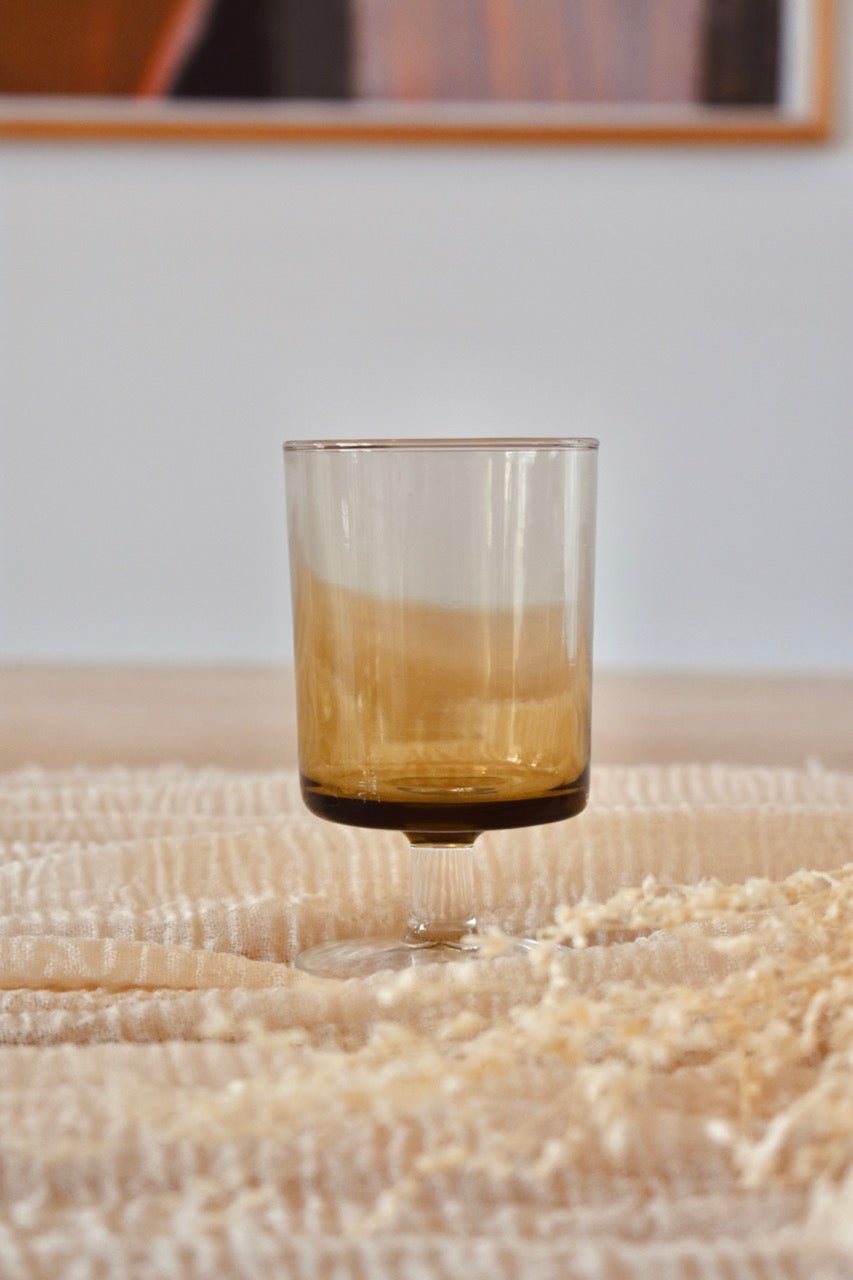 Verre apéritif fumé noir sur pied transparent « SEVENTIES » - La Recyclerie LS