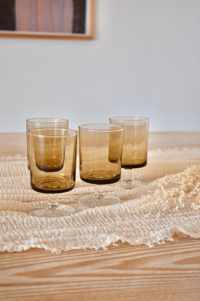 Verre apéritif fumé noir sur pied transparent « SEVENTIES » - La Recyclerie LS
